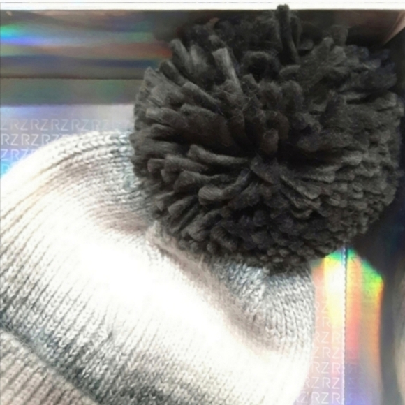 Rachel Zoe Toboggan Gift Set - Picture 6 of 7